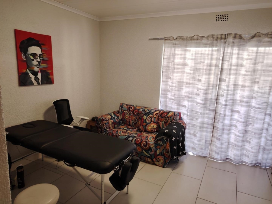 To Let 4 Bedroom Property for Rent in Stellenberg Western Cape